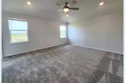 8211 Knoxville Trail, Austin, TX 78744 - Photo 11