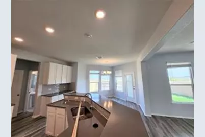 8211 Knoxville Trail, Austin, TX 78744 - Photo 9