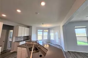8211 Knoxville Trl, Austin, TX 78744 - Photo 9