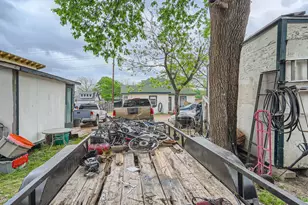 1122 Chicon St, Austin, TX 78702 - Photo 11