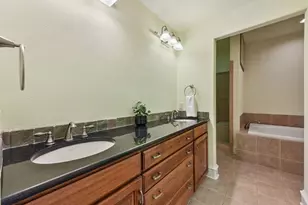 1915 Oak Forest Dr, Round Rock, TX 78681 - Photo 17
