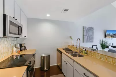 1818 S Lakeshore Boulevard #32, Austin, TX 78741 - Photo 5