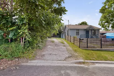 1302 1/2 Walnut Avenue E #2, Austin, TX 78702 - Photo 3