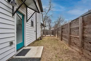 1909 Willow St, Austin, TX 78702 - Photo 17