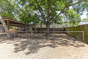 217 N Bishop St, San Marcos, TX 78666 - Photo 31