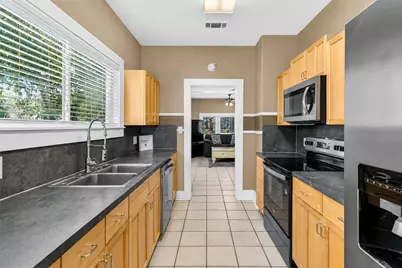 217 N Bishop Street, San Marcos, TX 78666 - Photo 9