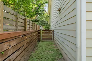 1821 Village Oak Ct, Austin, TX 78704 - Photo 37