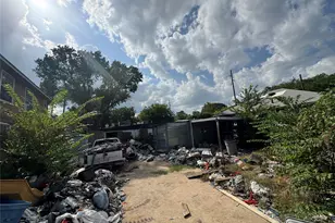 2717 E 2nd St, Austin, TX 78702 - Photo 3