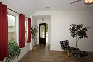 7304 S Glenn St, Austin, TX 78744 - Photo 9