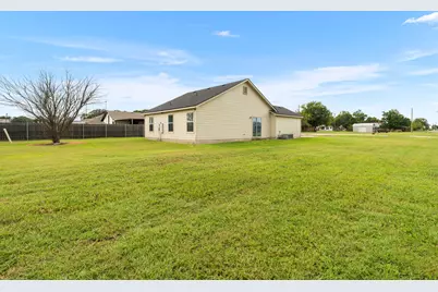 407 E Pietzsch Street, Bartlett, TX 76511 - Photo 43