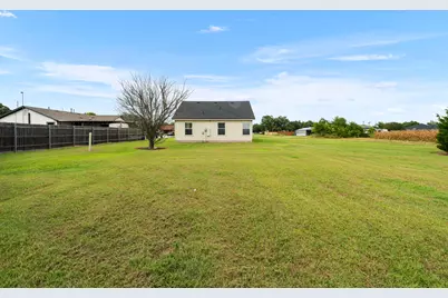 407 E Pietzsch Street, Bartlett, TX 76511 - Photo 7