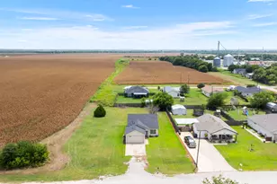 407 E Pietzsch St, Bartlett, TX 76511 - Photo 27