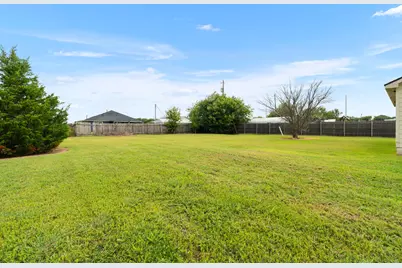 407 E Pietzsch Street, Bartlett, TX 76511 - Photo 9