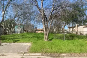 1622 Starcke St, Seguin, TX 78155 - Photo 3