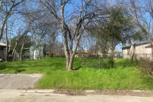 1622 Starcke St, Seguin, TX 78155 - Photo 5