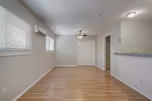 304 E 33rd St, Austin, TX 78705 - Photo 21