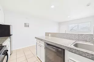 304 E 33rd St, Austin, TX 78705 - Photo 5