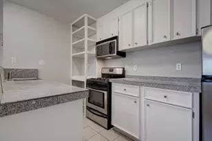 304 E 33rd St, Austin, TX 78705 - Photo 15