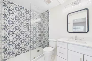 304 E 33rd St, Austin, TX 78705 - Photo 7