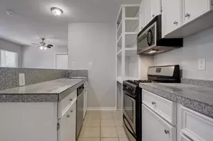 304 E 33rd St, Austin, TX 78705 - Photo 13