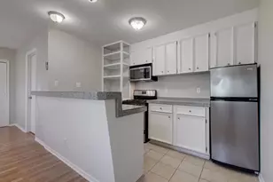 304 E 33rd St, Austin, TX 78705 - Photo 11