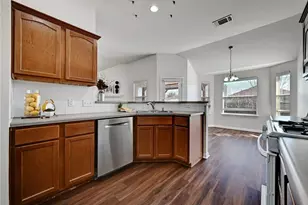 317 McCoy Ln, Hutto, TX 78634 - Photo 9