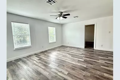 529 W Metcalfe Street, Hutto, TX 78634 - Photo 17