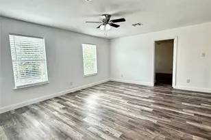 529 W Metcalfe St, Hutto, TX 78634 - Photo 17