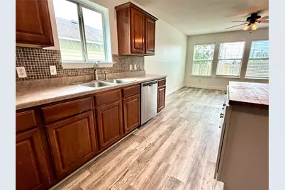 529 W Metcalfe Street, Hutto, TX 78634 - Photo 3