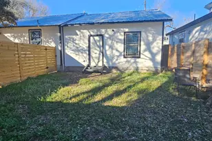 816 Mora St, Lockhart, TX 78644 - Photo 3