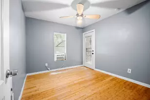 2409 E 9th St, Austin, TX 78702 - Photo 13