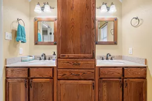 415 Meadow Ridge Dr, Kerrville, TX 78028 - Photo 17