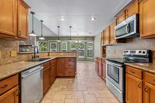 415 Meadow Ridge Dr, Kerrville, TX 78028 - Photo 11