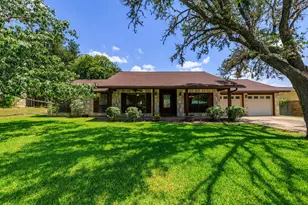 415 Meadow Ridge Dr, Kerrville, TX 78028 - Photo 1