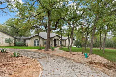 346 The Oaks Boulevard, Elgin, TX 78621 - Photo 5