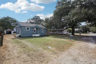 602 Short St, Smithville, TX 78957 - Photo 7