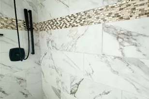 400 E 30th St, Austin, TX 78705 - Photo 19