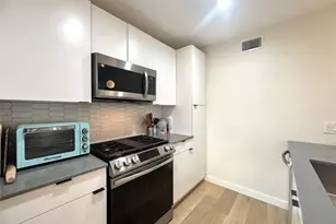 400 E 30th St, Austin, TX 78705 - Photo 7