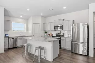 709 Carol Dr, Hutto, TX 78634 - Photo 5