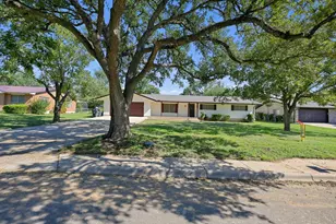 1611 Mesquite Ln, Georgetown, TX 78628 - Photo 3