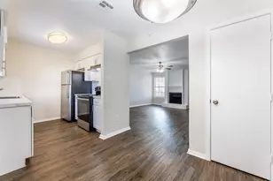 210 Lake Dr W, Taylor, TX 76574 - Photo 7