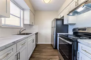 210 Lake Dr W, Taylor, TX 76574 - Photo 3