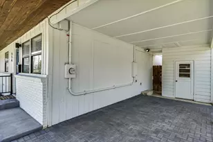 556 E 19th St, Georgetown, TX 78626 - Photo 19