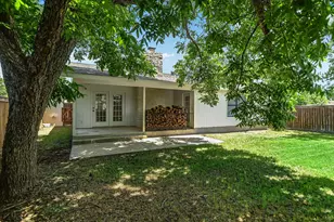 556 E 19th St, Georgetown, TX 78626 - Photo 15