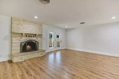 556 E 19th Street, Georgetown, TX 78626 - Photo 5