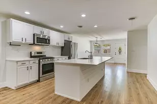 556 E 19th St, Georgetown, TX 78626 - Photo 3