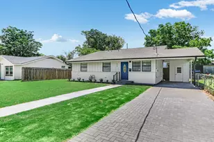 556 E 19th St, Georgetown, TX 78626 - Photo 1