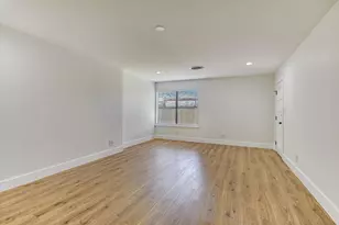 556 E 19th St, Georgetown, TX 78626 - Photo 9