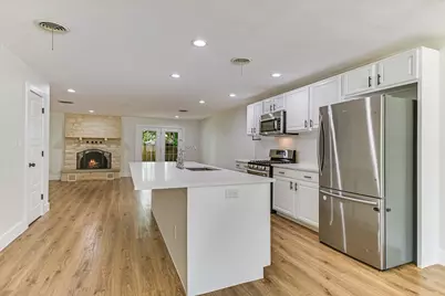 556 E 19th Street, Georgetown, TX 78626 - Photo 3