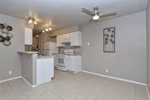 8905 Pineridge Dr, Austin, TX 78729 - Photo 5
